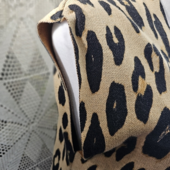 Chico's small (0) Animal print & colorblock reversible Cardigan. Open front. - Picture 12 of 13